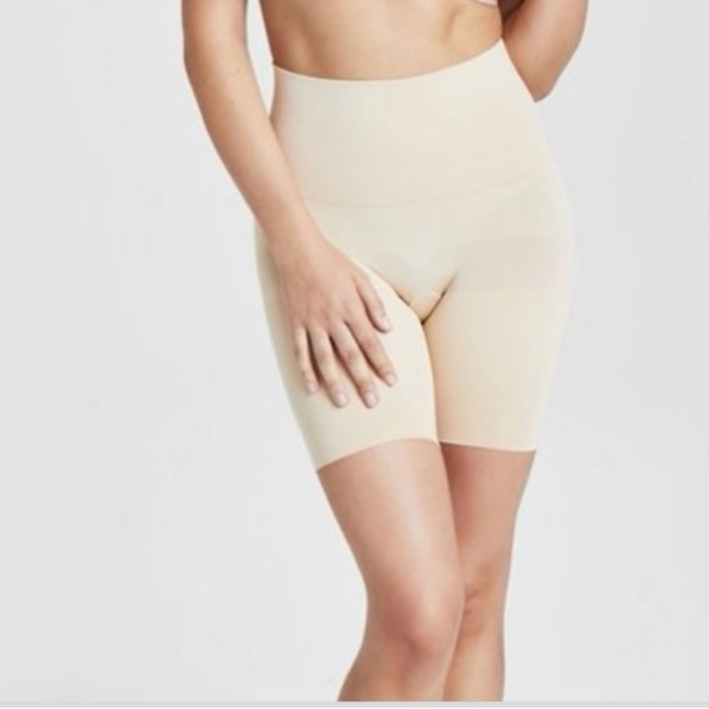 Assets by Spanx mid thigh shaper shorts